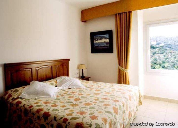 Hotel Rocamar Cadaqués Oda fotoğraf