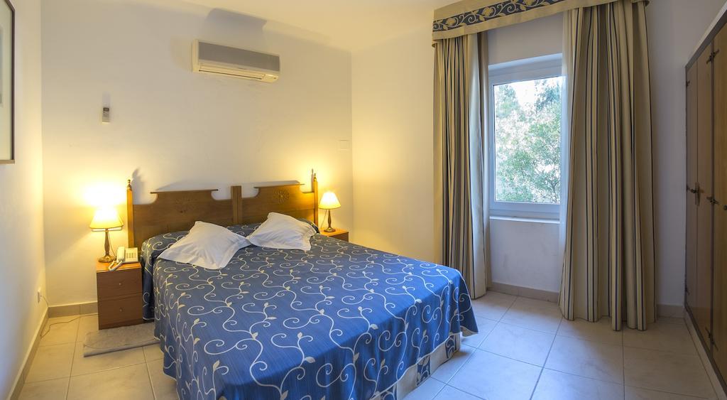 Hotel Rocamar Cadaqués Oda fotoğraf